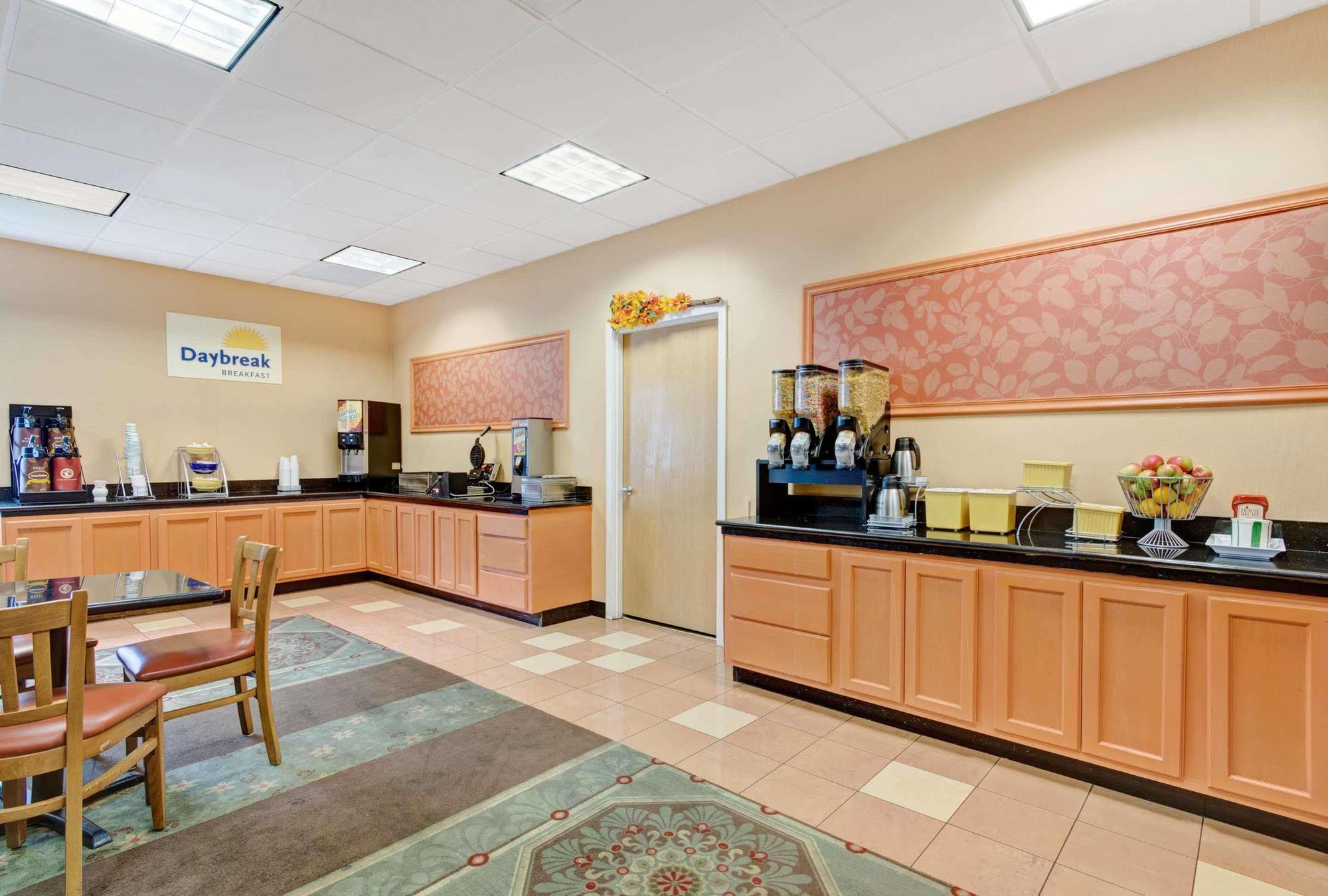 Days Hotel By Wyndham Methuen Ma Conference Center Luaran gambar