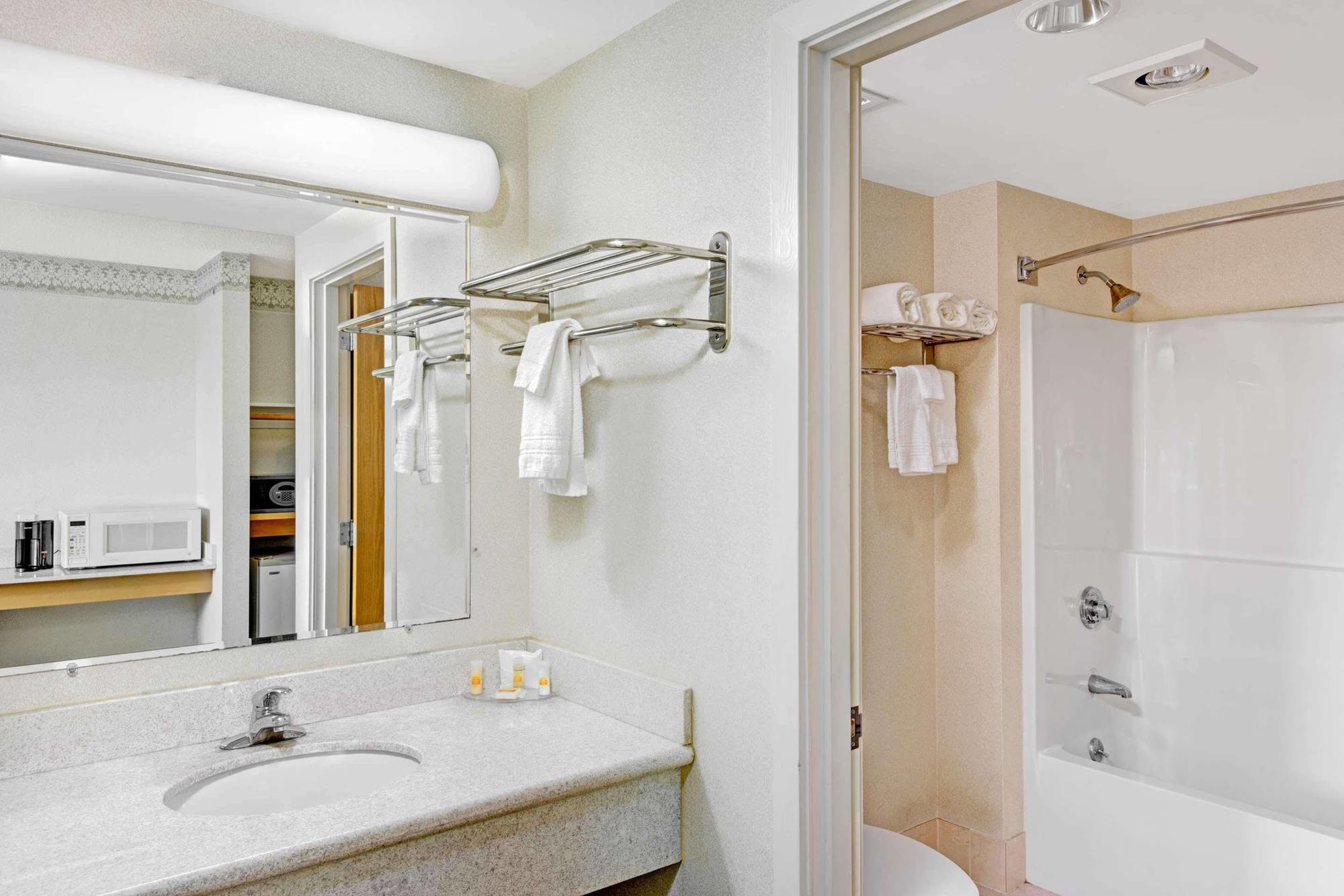 Days Hotel By Wyndham Methuen Ma Conference Center Luaran gambar
